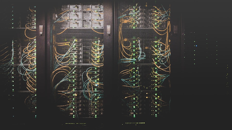 Baie serveur et câblage réseau, évoquant l’intégration système, les API et l’infrastructure.